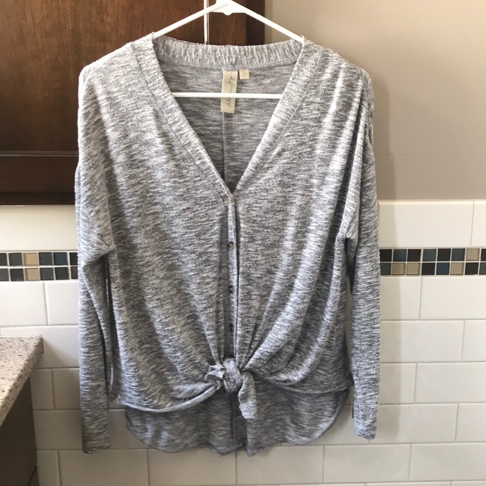 Light weight tie front top